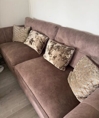 فروش مبل ۴ نفره لوکس Furniture Village در حد نو