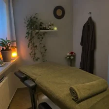 خدمات تخصصی زیبایی و ماساژ بانوان در لی