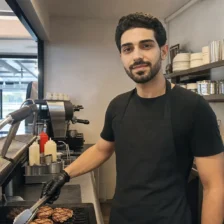 جویای کار در بخش گریل و کافی‌شاپ در لیورپول