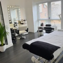 استخدام آرایشگر و بیوتی تراپیست در کیلبرن لندن